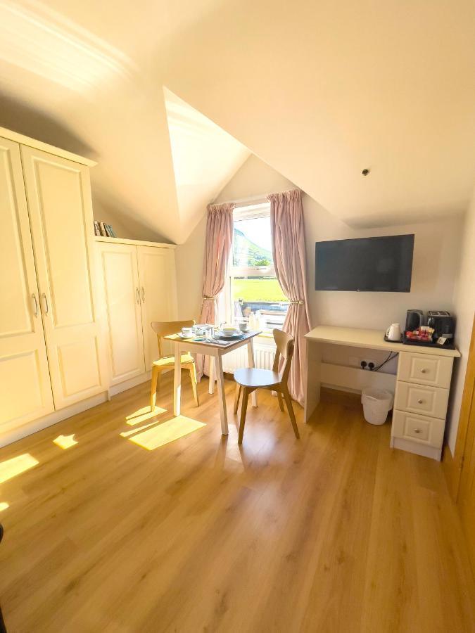 Mount Edwards Hill Guest Accommodation Cushendall Bagian luar foto